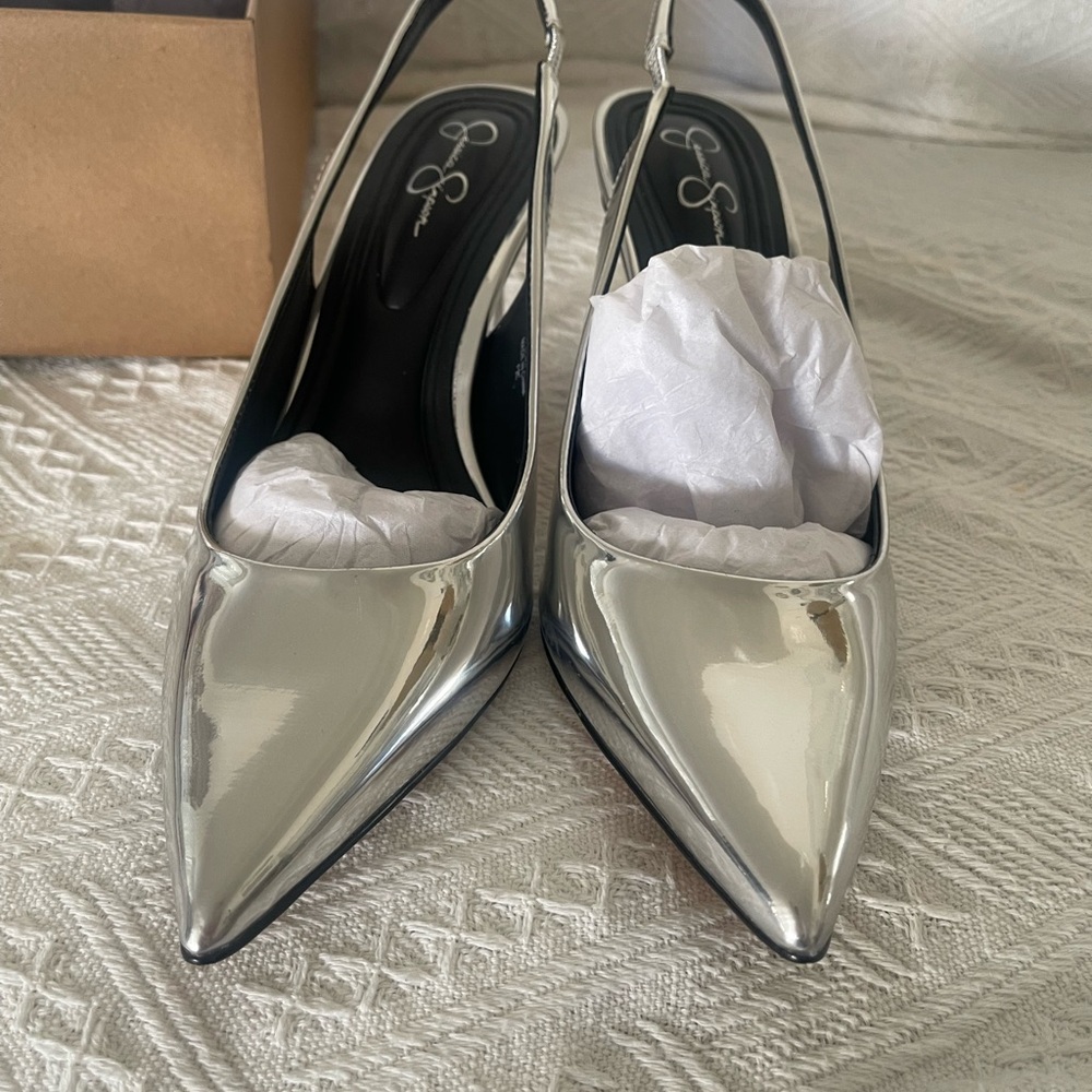 Jessica Simpson Women's Silver High Heel Shoes
BRAND NEW WITH BOX
